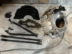 15596765 Chevrolet 1982-1992 S10 Chevy V6 Bell Housing With Clutch Fork Oem 5 Speed