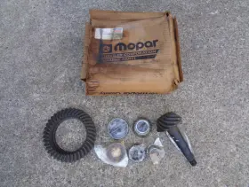 4856540 Chrysler Parts Nos Mopar 8 1/4 Rear End 3.55 Gear Set