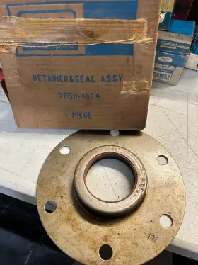 7eqh-4674 Ford Driving Pinion Retainer And Grease Seal 1957-1963 Trucks With Eaton Rear Axle
