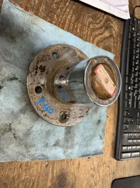 537.fd8283 Ford Truck Bronco 1983 Locking Hubs