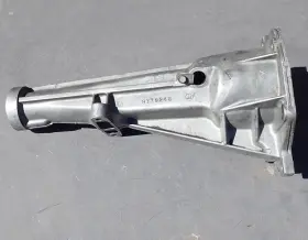 9779246 Muncie Oem Gm 4 Speed Tail Housing Long Style 1964-70 Pontiac Fullsize